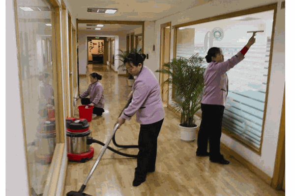 萬(wàn)家家政 專業(yè)服務(wù)，讓家更溫暖